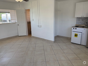 Building Photo - 1064 N Tamiami Trl