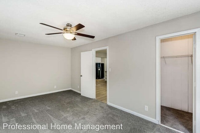 Building Photo - 3 br, 1 bath House - 7226 E Castle Dr