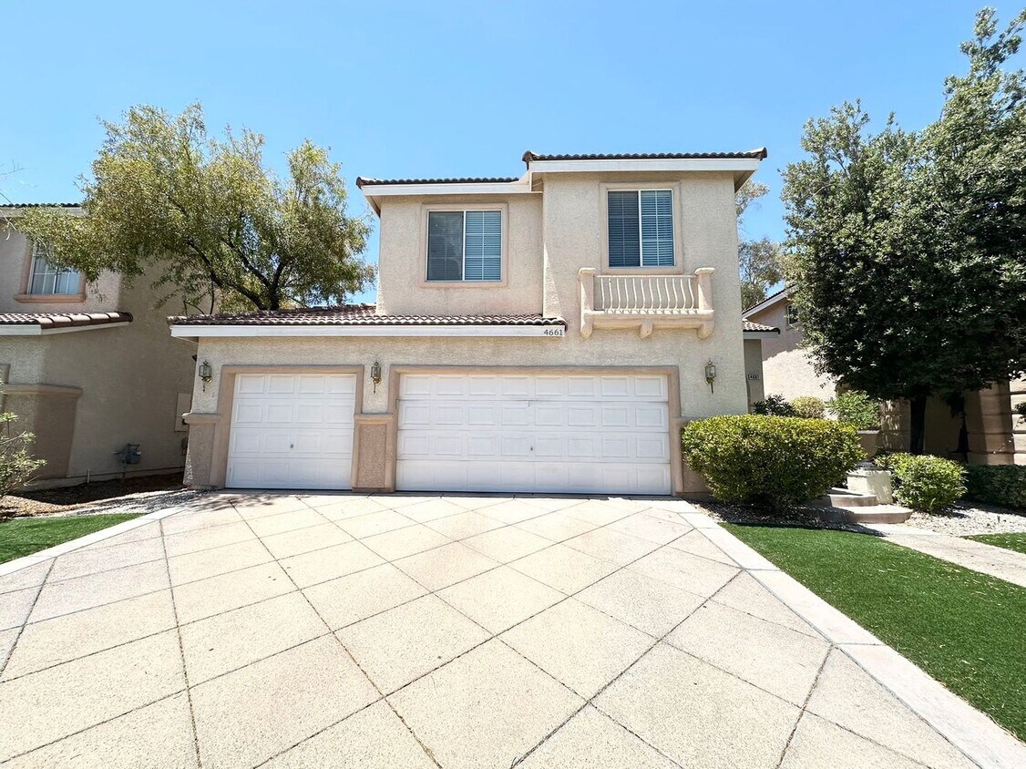 Primary Photo - Stunning two-story single-family house