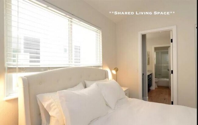 Building Photo - bedroom in Santa Monica CA 90404