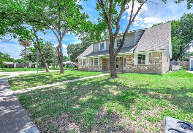 Foto del edificio - 9014 Landwood Dr