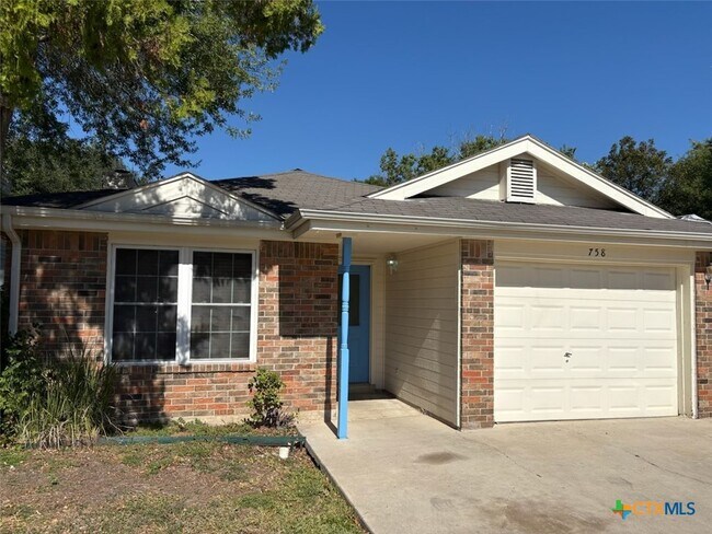 Foto del edificio - 758 Briarbend Dr