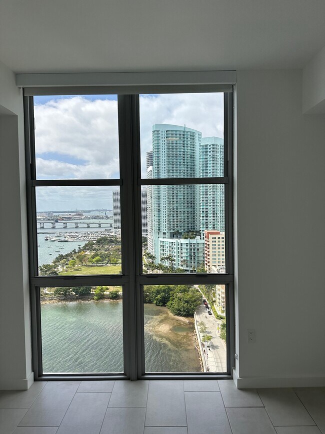 Foto del edificio - 628 NE 26th St
