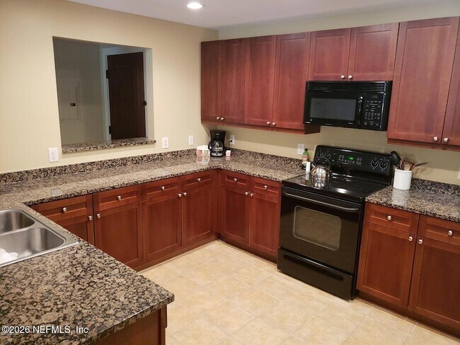 Foto del edificio - 945 Registry Blvd