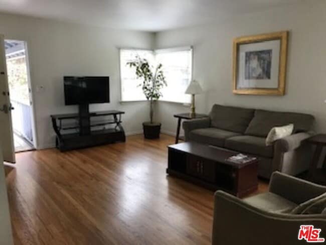 Foto del edificio - 3251 Blair Dr