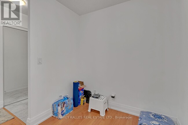 Building Photo - 1060 Sheppard Ave W