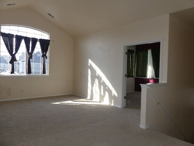 Building Photo - Cozy 3 bed 2 bath condo@ Legends at Hunter...