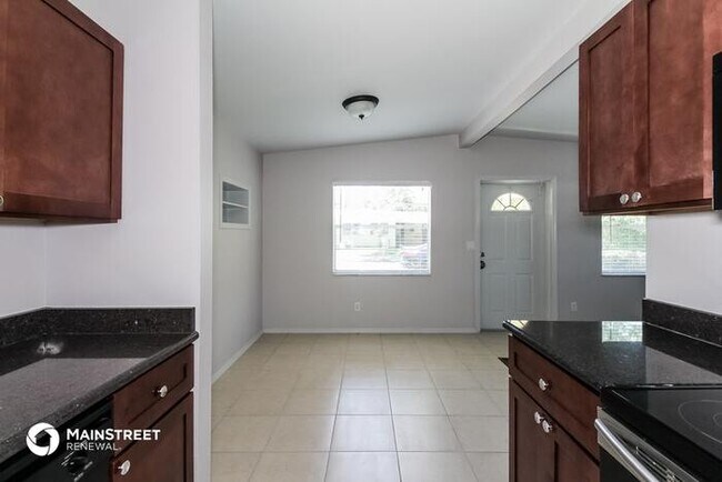 Building Photo - 1911 3rd Ave E, Bradenton, FL 34208