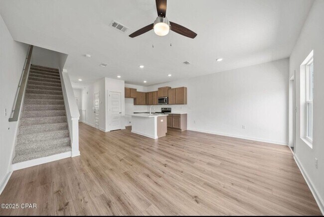 Foto del edificio - 5876 Tyndall Pl
