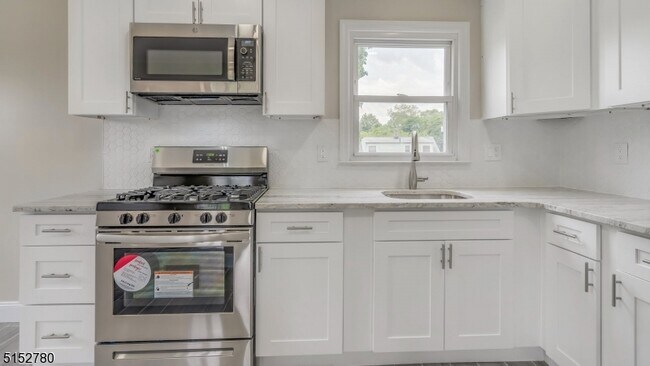 Foto del edificio - 327 Brookfield Pl