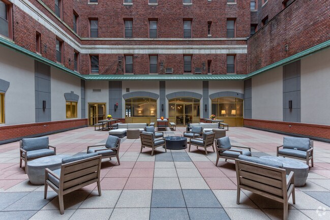 Patio al aire libre con brasero - The Statler