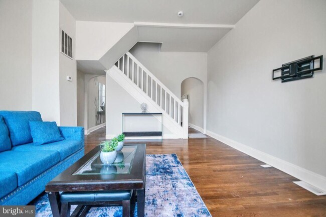 Foto del edificio - 2214 Wilkens Ave