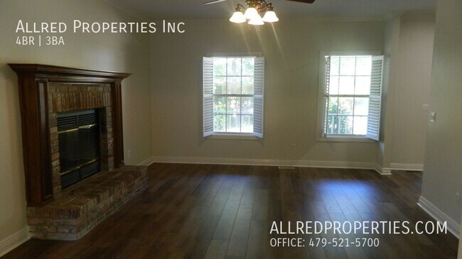 Foto del edificio - Spacious 4 Bed, 2.5 Bath Home in Prime Fayetteville Location With Lawn Care Included!