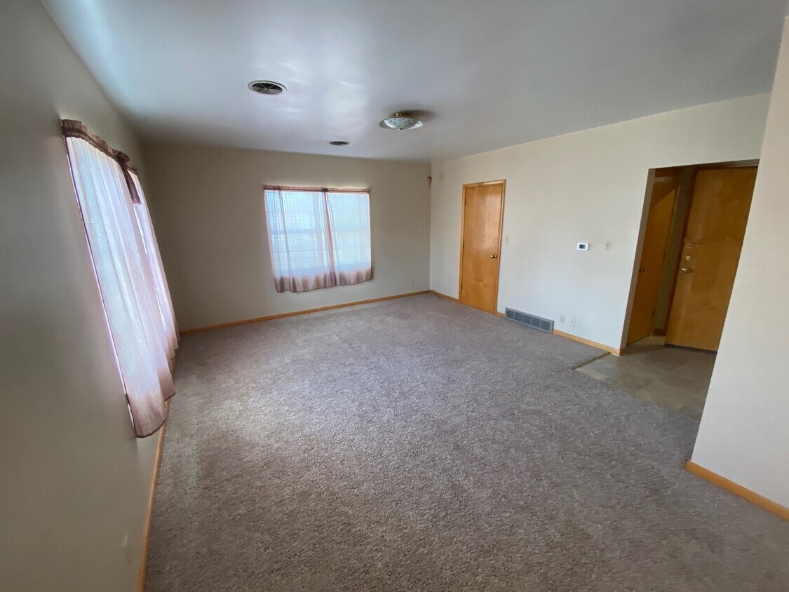 402 W Park Ave Unit 10, Norfolk, NE 68701 Apartments in Norfolk, NE