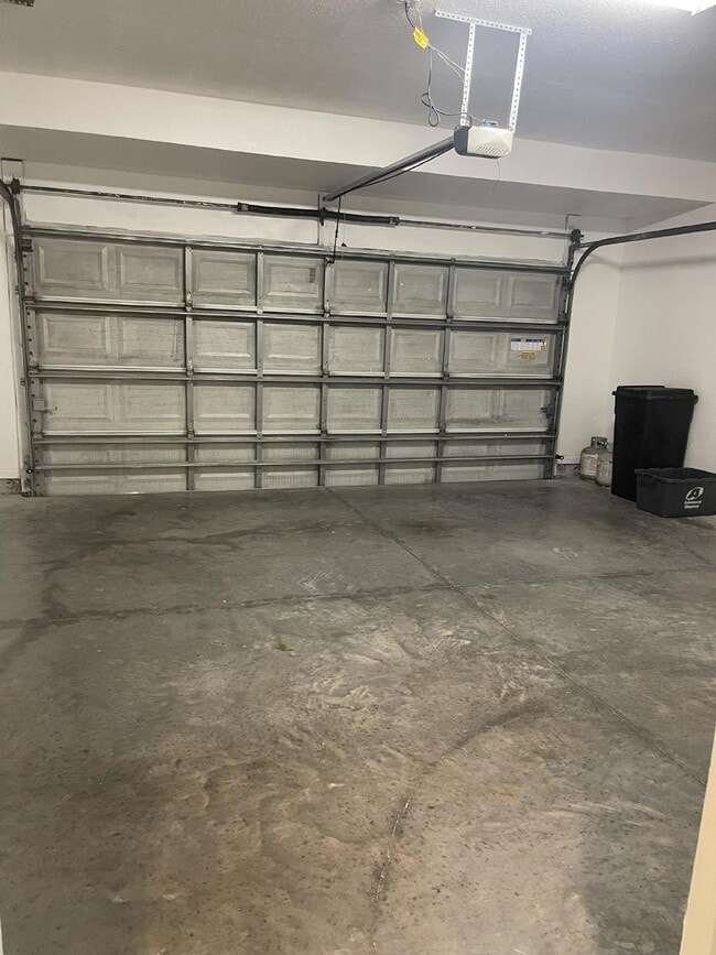 Building Photo - 3/2.5 updated townhome in gated community with 2 car garage