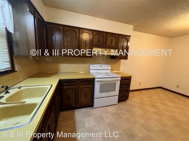 Building Photo - 2 br, 2 bath House - 9944 Metcalf Avenue