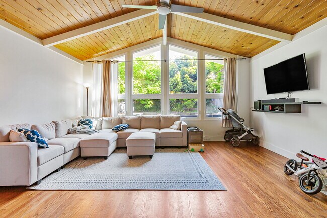 Foto del edificio - 388 E Blithedale Ave
