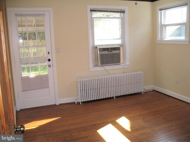 Building Photo - 5506 Roosevelt St