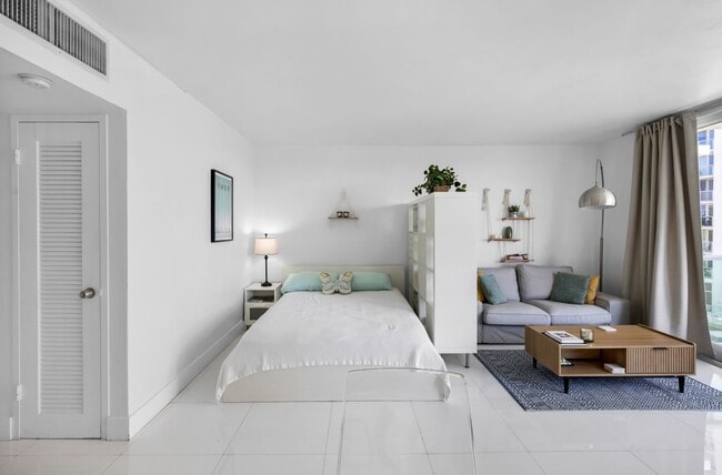 Building Photo - 1000 West Ave