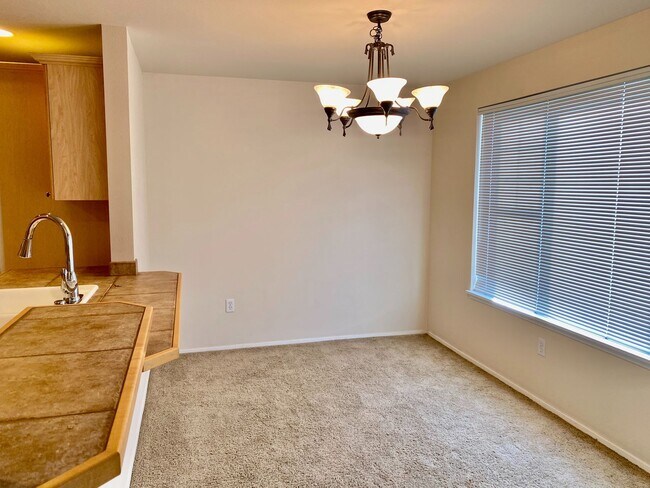 Foto del edificio - Beautiful Condo Within Walking Distance of Downtown Redmond!!