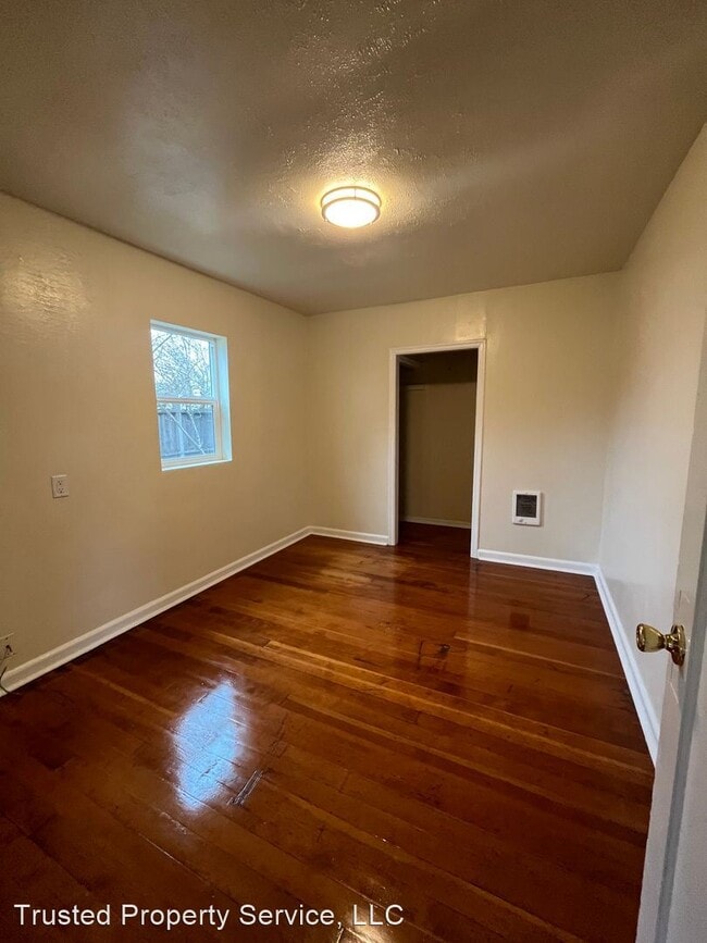 Building Photo - 3 br, 1 bath House - 860 Centennial Blvd