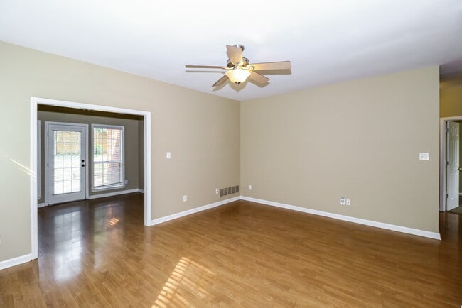 Building Photo - 8170 Timber Knoll Ln