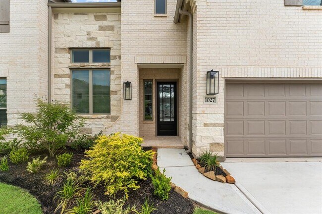 Foto del edificio - 1027 Windy Creek Path