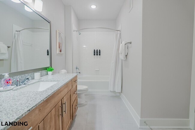 Foto del edificio - 2361 Commerce Park Dr NE