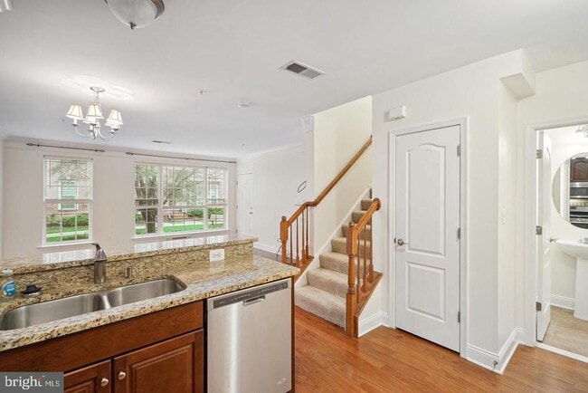 Building Photo - 22936 Spicebush Dr