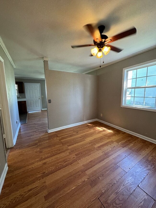 Building Photo - 1 Bed / 1 Bath in Bono Available Now