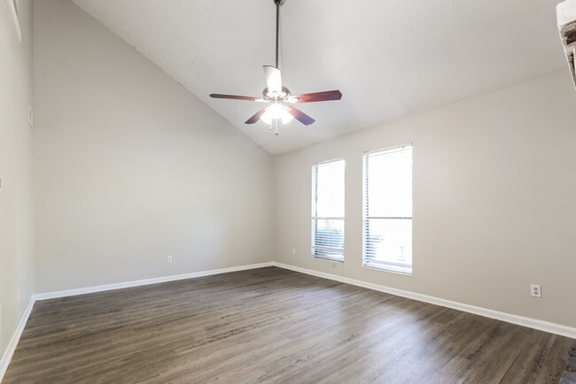 Foto del edificio - 8754 Edenton Way