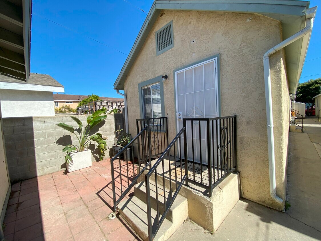 Primary Photo - 656 W 21st St