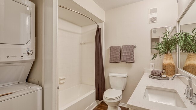 Building Photo - The Crest on Hampton Hollow