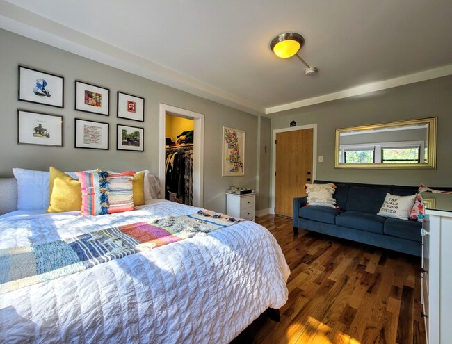 Foto del edificio - 556 W Arlington Pl