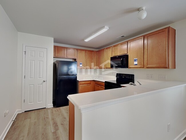 Building Photo - 982 Ramsgate Dr SW