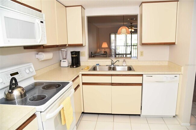 Foto del edificio - 335 3 Lakes Ln