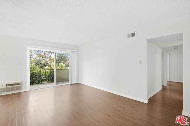 Building Photo - 739 Croft Ave