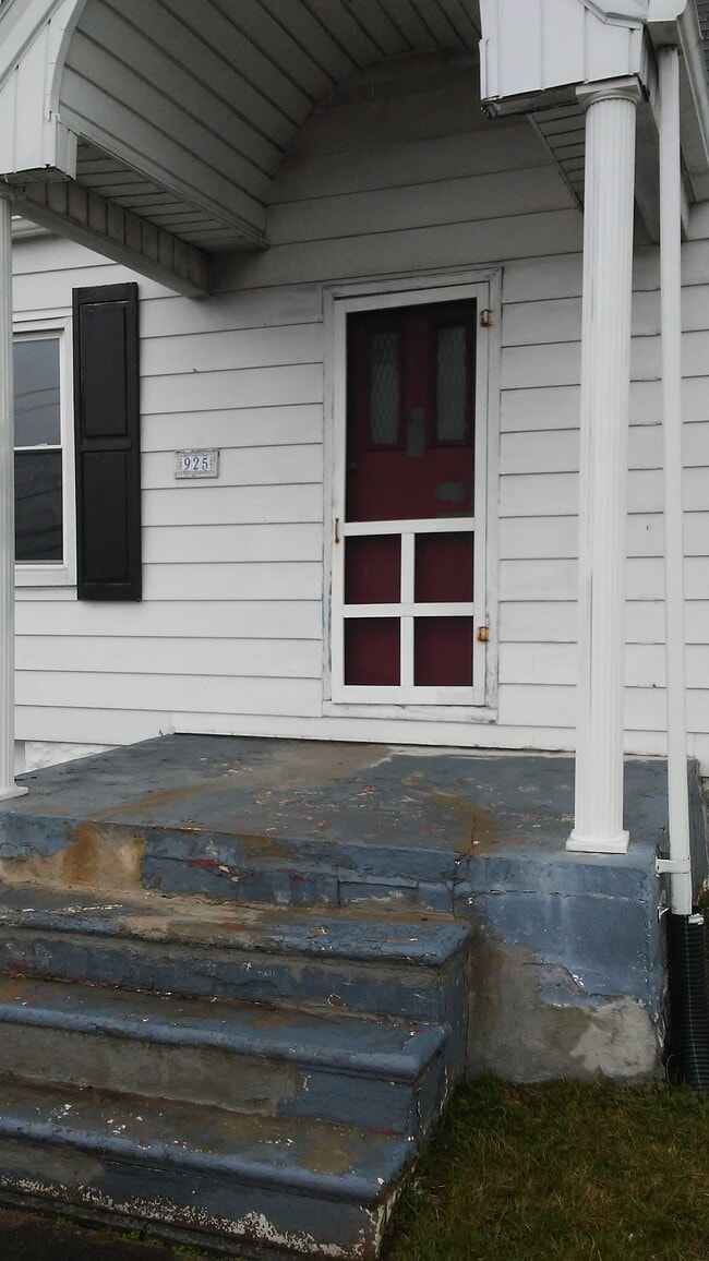 Building Photo - 925 Scalp Ave