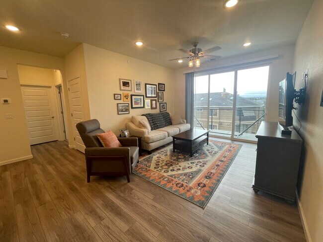 Foto del edificio - 3825 Presidio Point