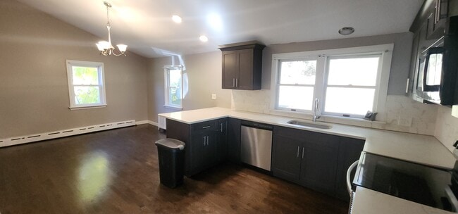 Building Photo - 519 Hopewell Rd