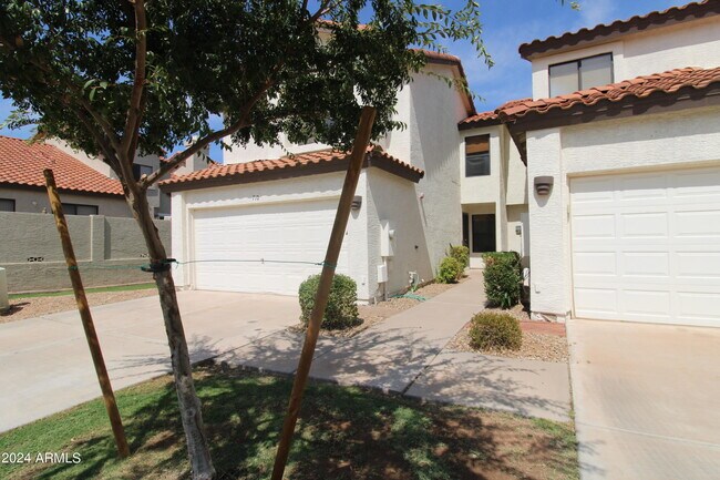 Building Photo - 710 S St Martin Dr