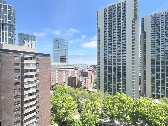 Foto del edificio - 2 Hawthorne Pl
