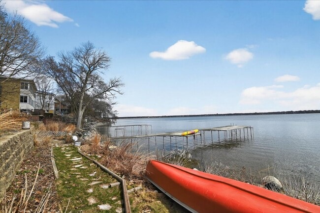 Foto del edificio - Urban Oasis on the Lake- Condo in Downtown Madison