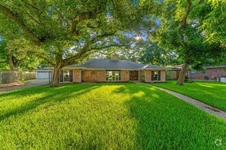 Building Photo - 11 Whittier Dr
