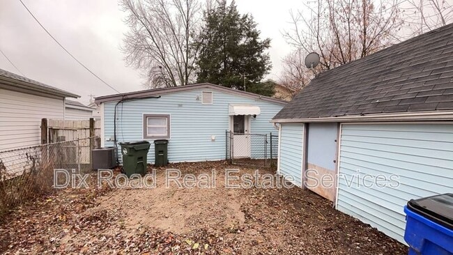 Building Photo - 1114 Hunt Ave