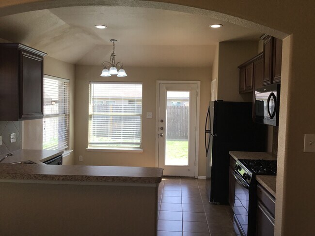 Foto del edificio - 1116 Lake Hollow Dr