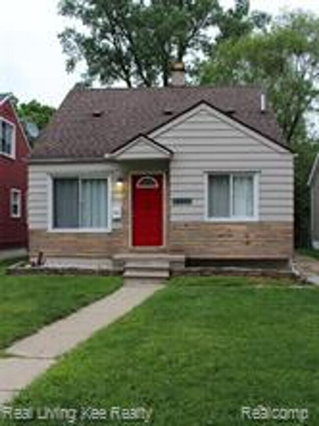 Building Photo - Welcome to this charming 3-bedroom, 2-bath...