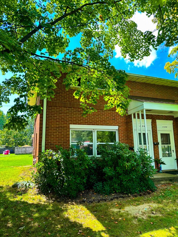 1124 Broadway St E, Cuyahoga Falls, OH 44221 Condo for Rent in