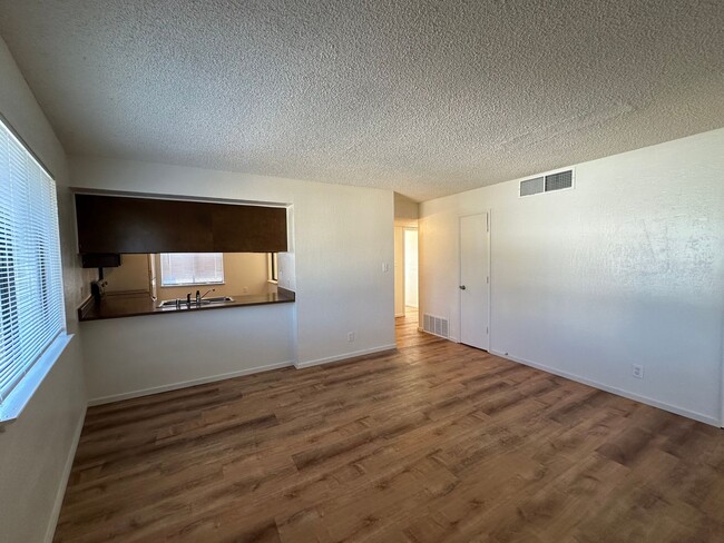 Foto del edificio - Charming Top Floor 1 Bed/1 Bath Condo
