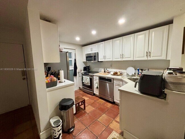 Building Photo - 240 Galen Dr